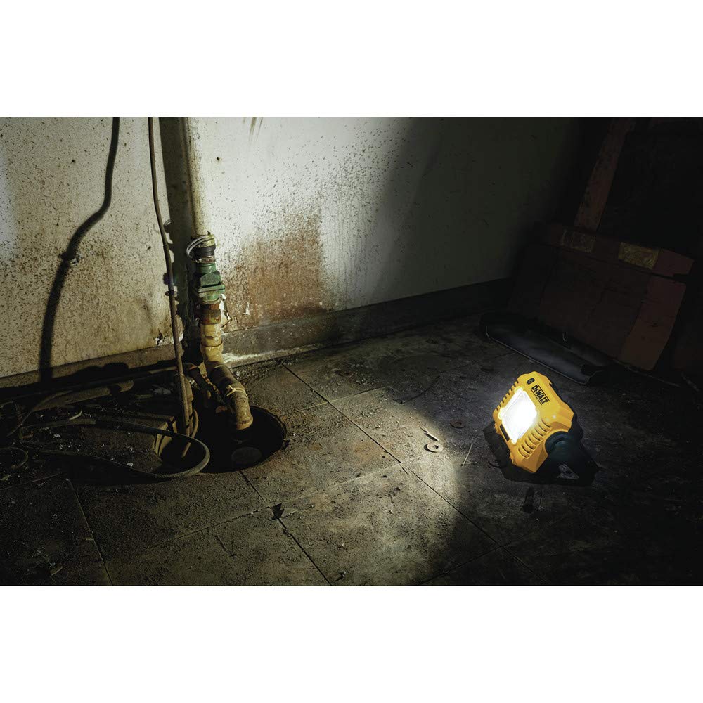 dewalt-dcl077b-12v-20v-max-compact-led-work-light-2000-lumens-bare-tool image 5