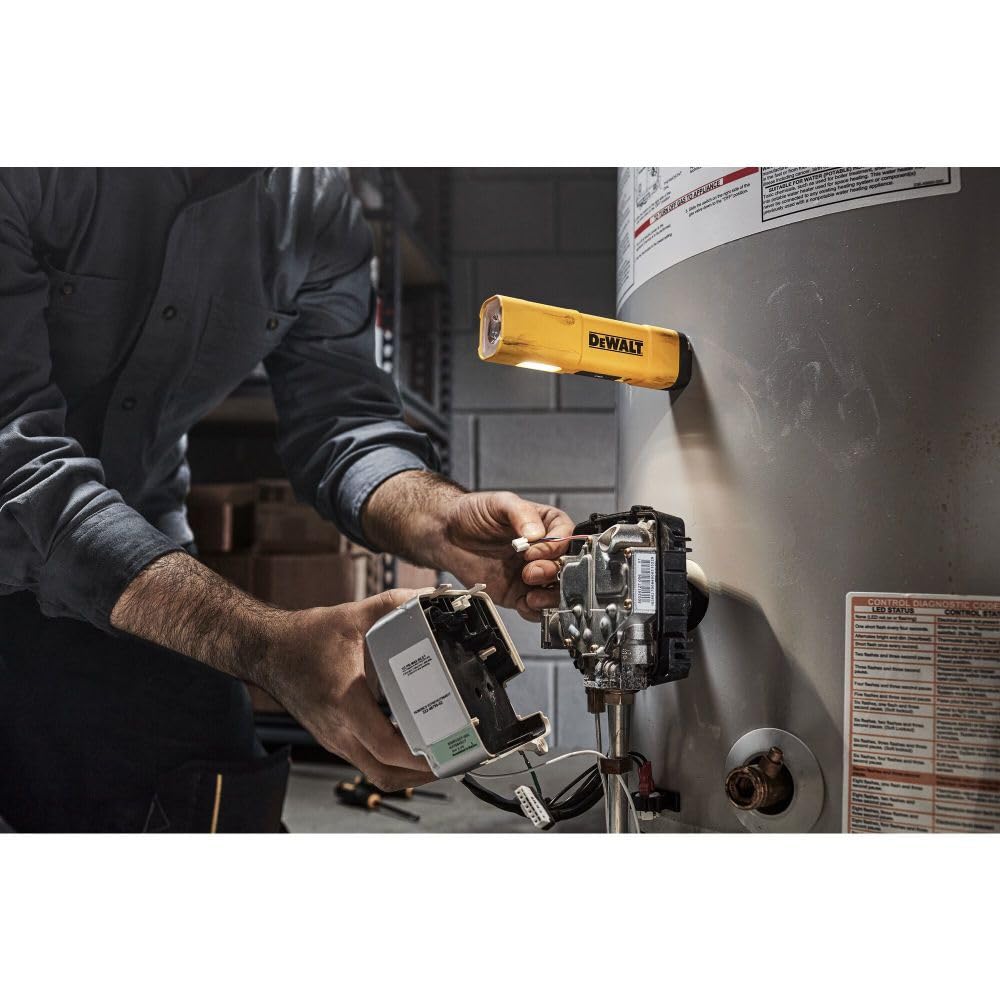 dewalt-dcl183-usb-c-rechargeable-magnetic-led-flashlight image 4