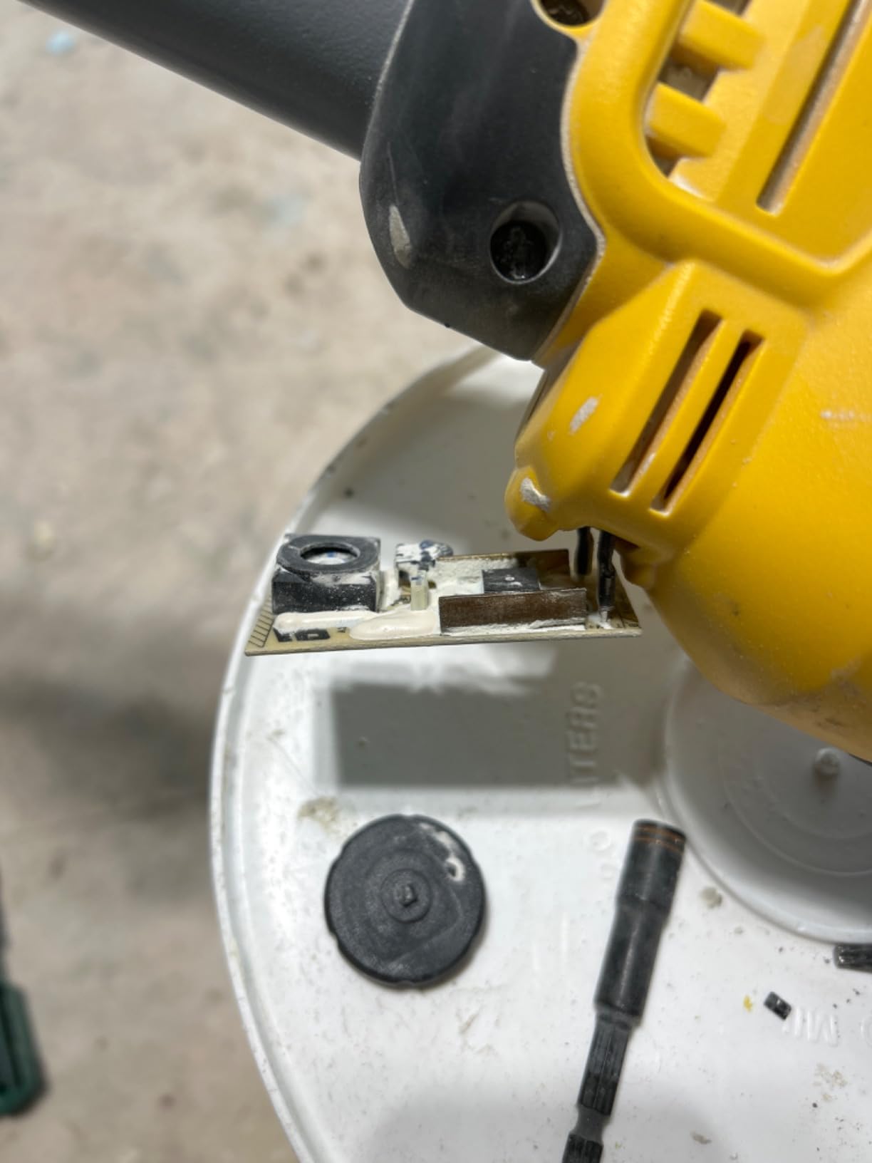 Makes sanding easy