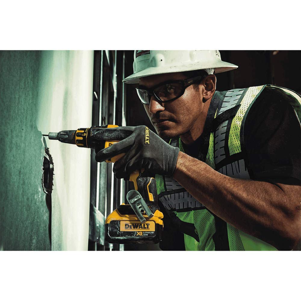 dewalt-dsv521-m-class-2-heavy-duty-surveyor-vest-medium image 3