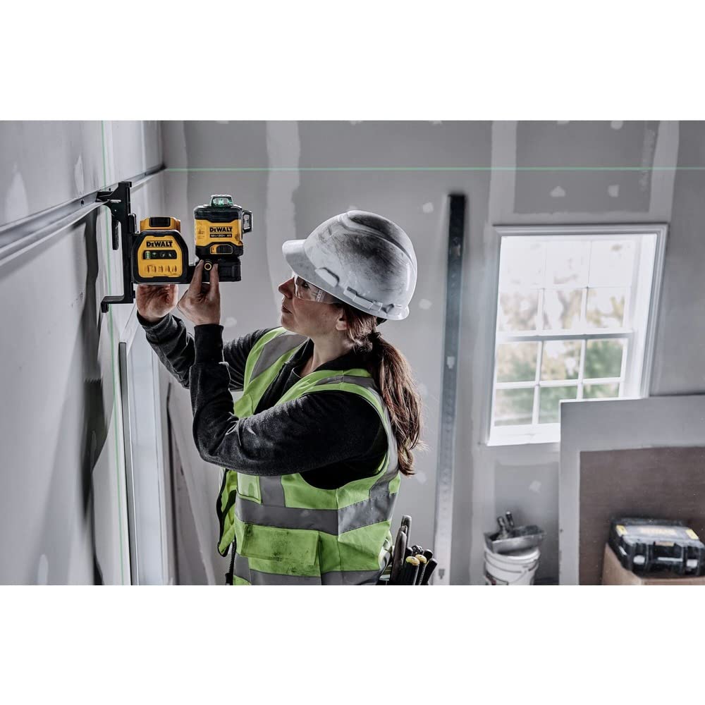 dewalt-20v-12v-max-3x360-green-laser-level-kit-dcle34030g image 5