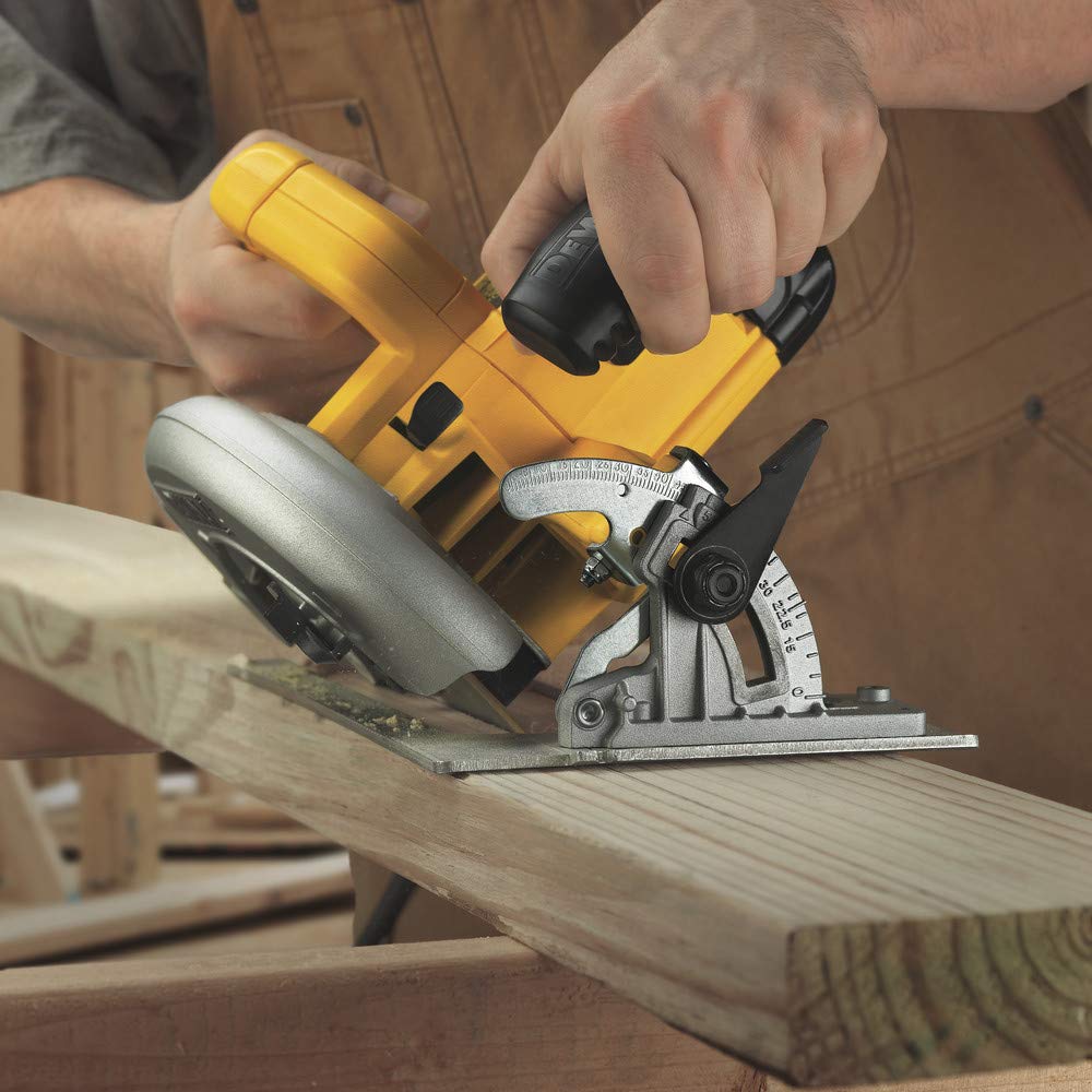 dewalt-7-1-4-inch-circular-saw-with-57-degree-bevel-dwe575sb image 4