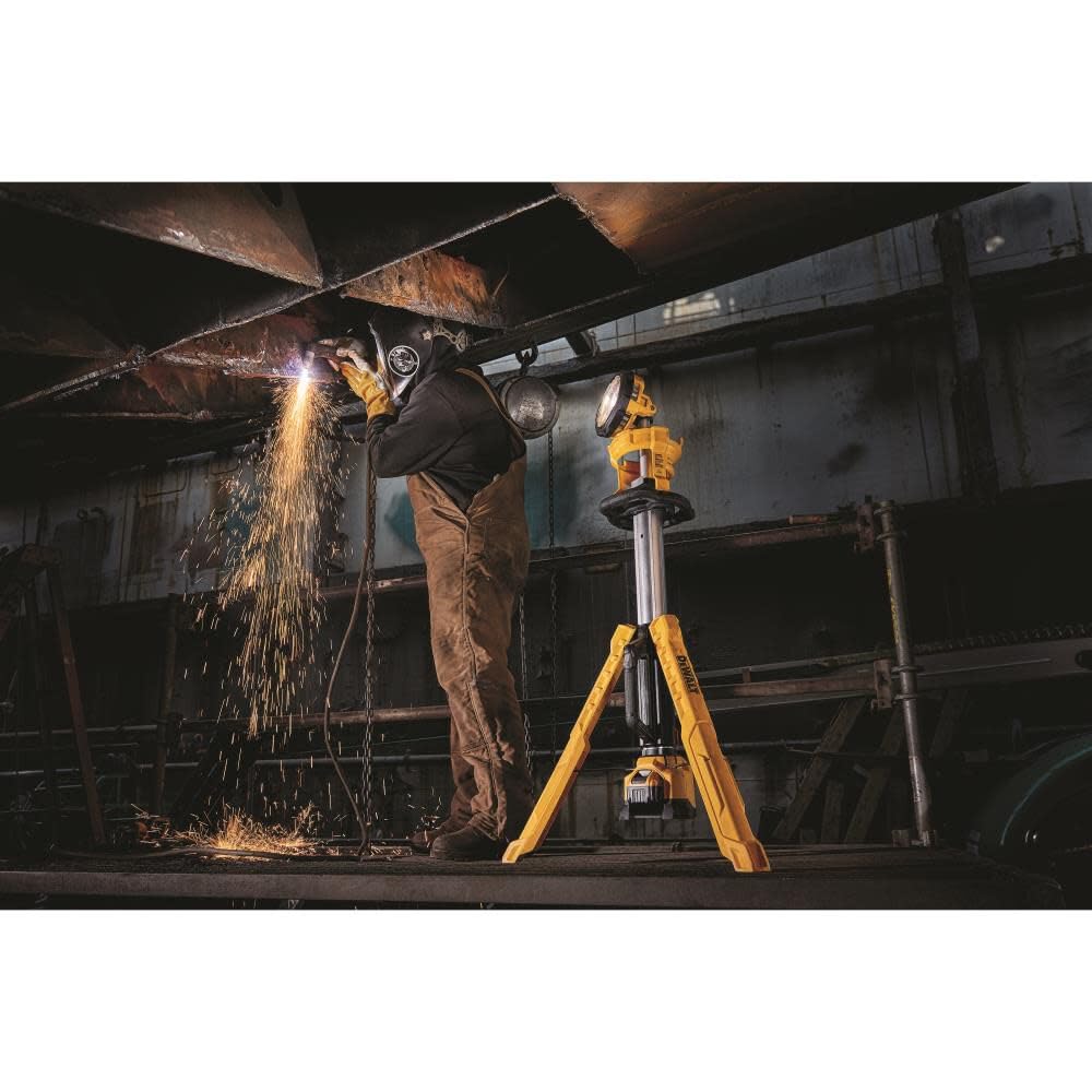 dewalt-dcl079b-20v-max-tripod-led-work-light-3000-lumens-tool-only image 6