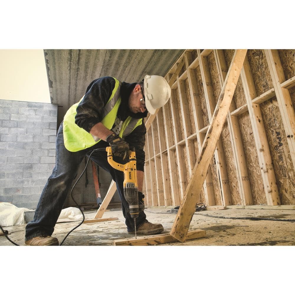 dewalt-d25263k-sds-plus-rotary-hammer-1-1-8-inch-vibration-control image 8
