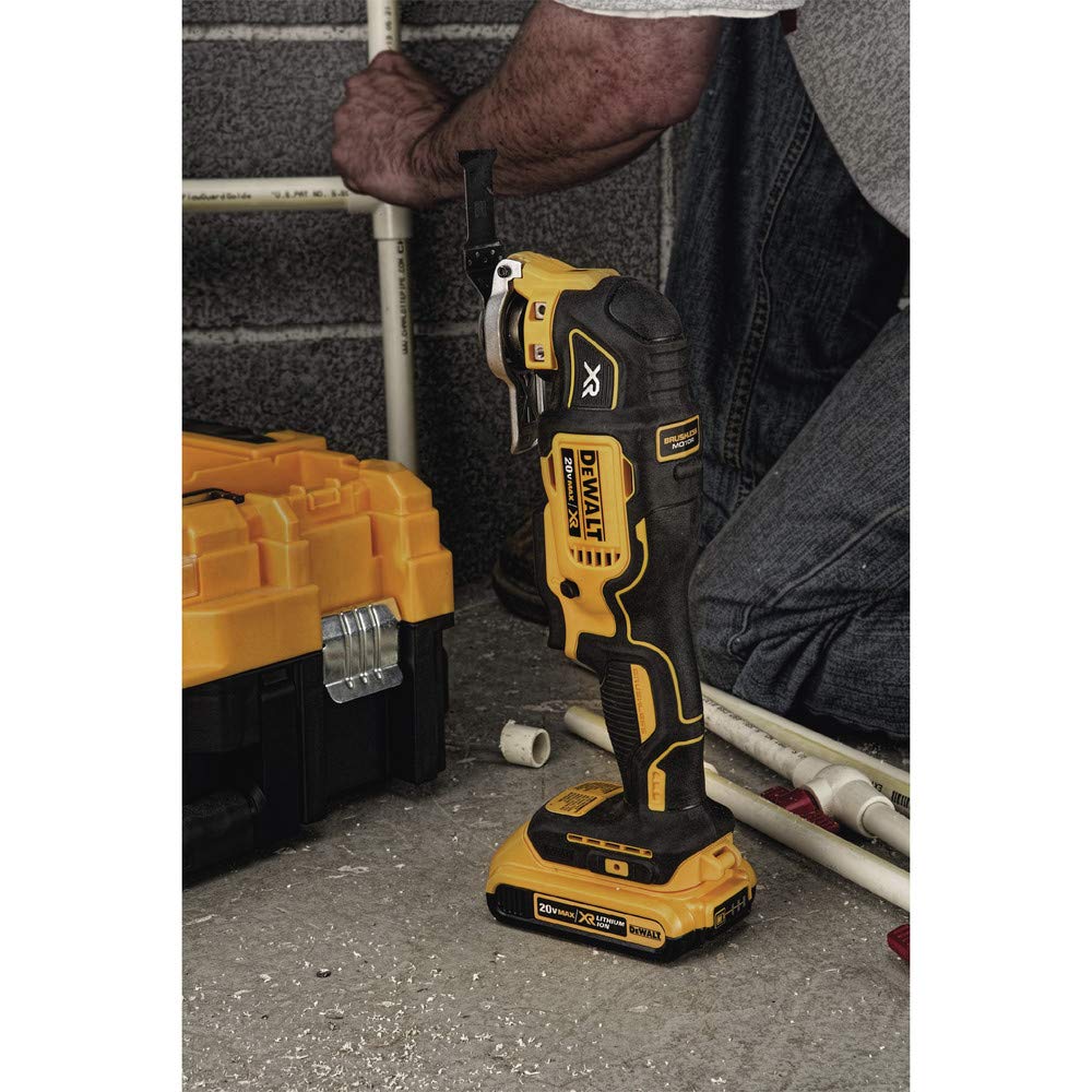 dewalt-20v-max-xr-brushless-oscillating-multi-tool-bare-tool-dcs355b image 3