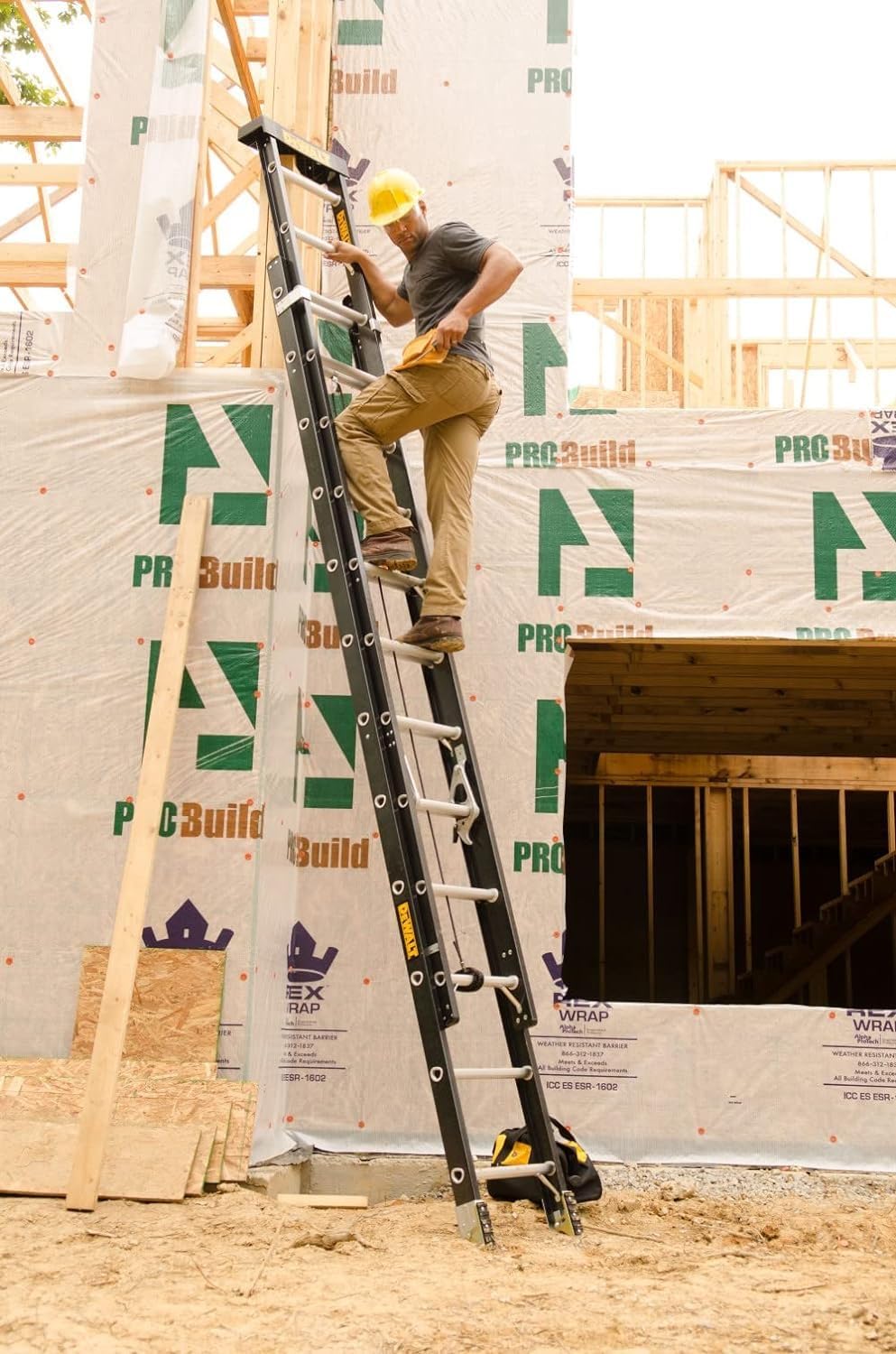 dewalt-dxl3020-24pt-24-ft-type-ia-fiberglass-extension-ladder-with-protop image 5