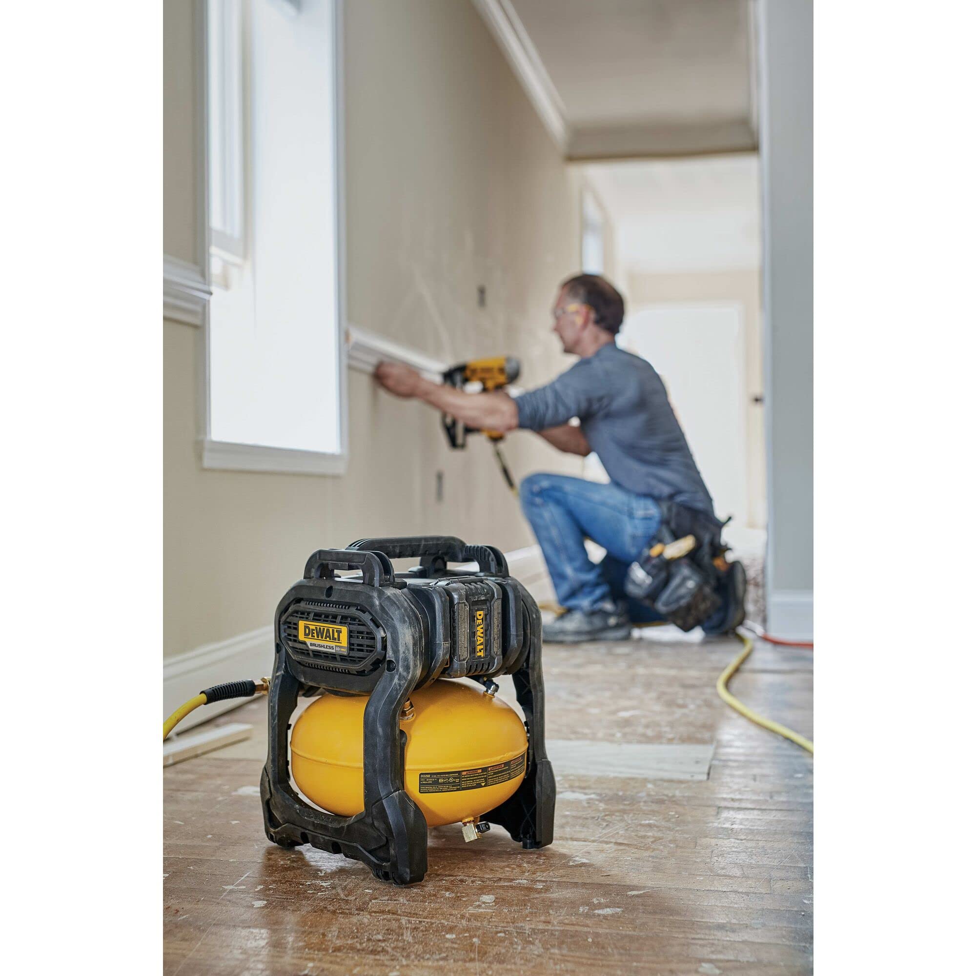 dewalt-flexvolt-60v-max-cordless-air-compressor-kit-dcc2560t1-2-5-gallon image 2