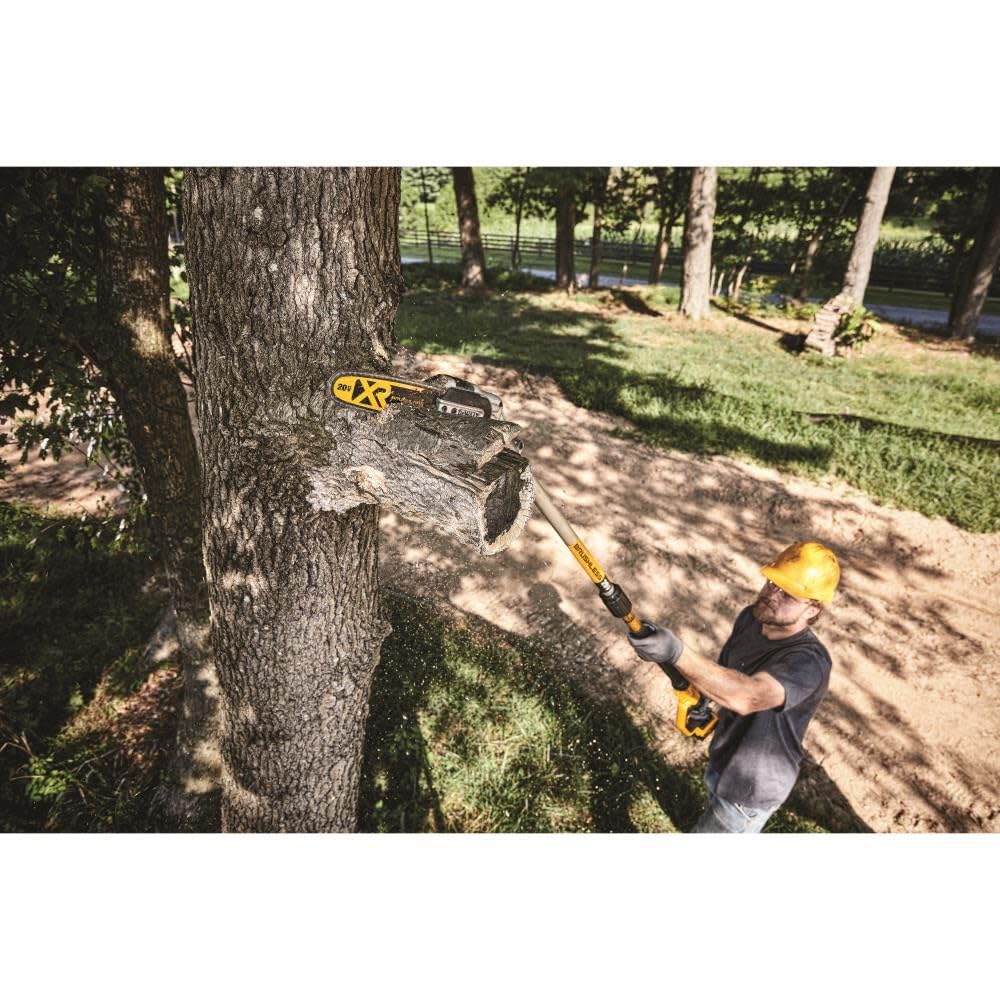 dewalt-dcko86m1-20v-max-cordless-pole-saw-and-pole-hedge-trimmer-combo-kit image 8