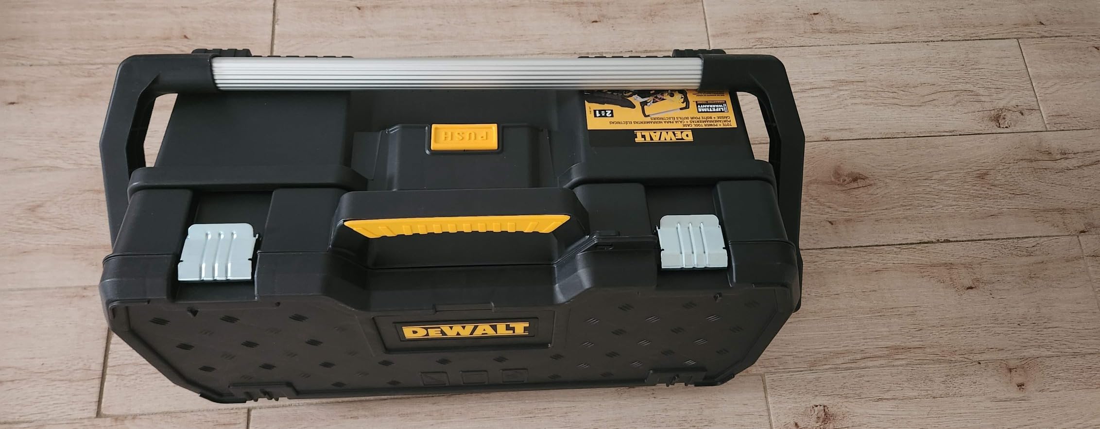 Works well, but removable case could be more secure