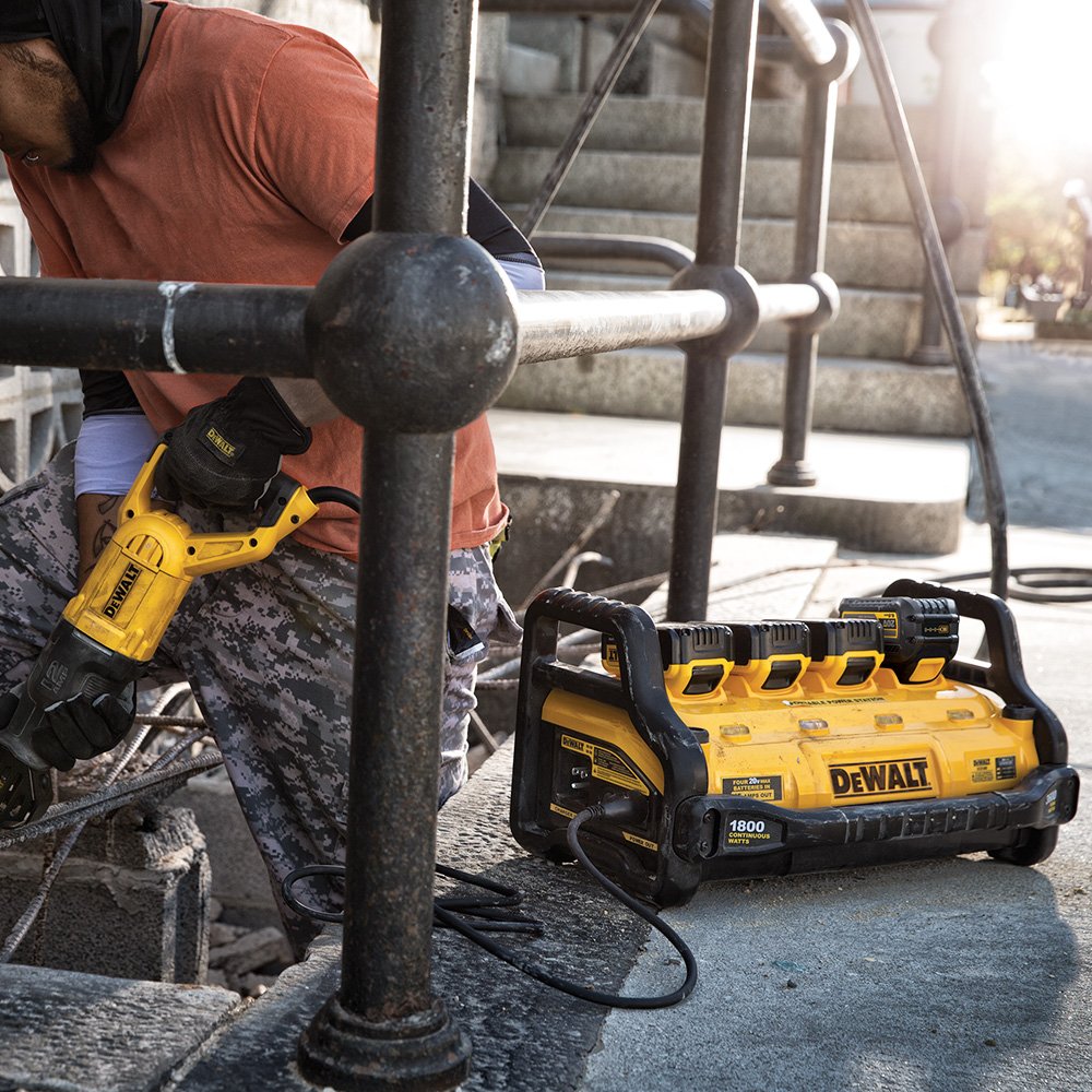 dewalt-dcb1800m3t1-portable-power-station-with-3-4-0-ah-1-6-0-ah-batteries image 6