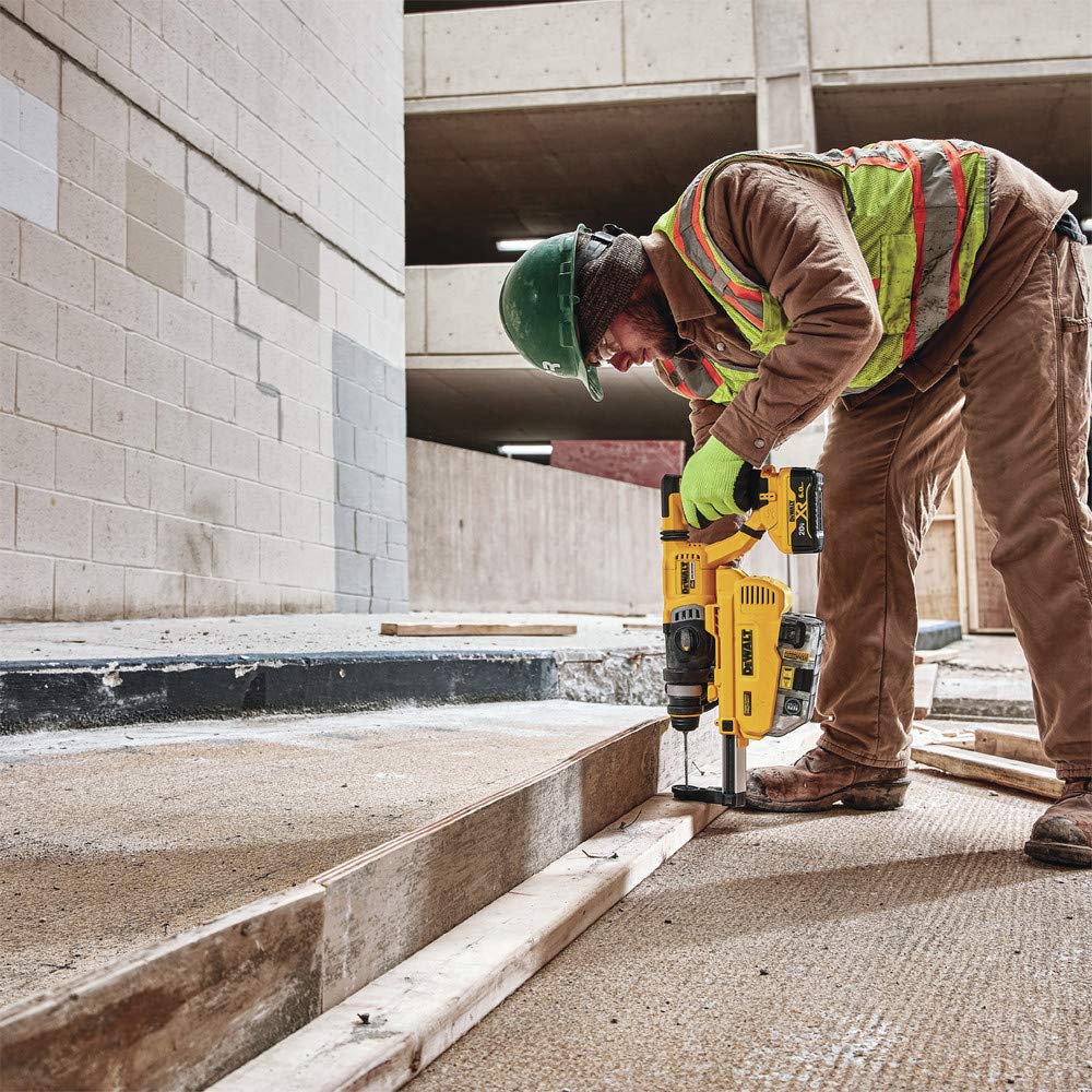 dewalt-dch263r2dh-1-1-8-d-handle-rotary-hammer-with-dust-extractor-kit image 6