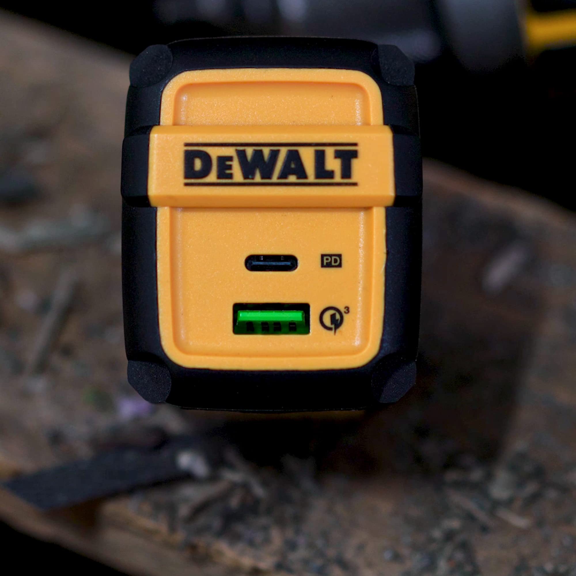 dewalt-heavy-duty-49-5w-dual-usb-c-and-usb-a-fast-wall-charger image 2