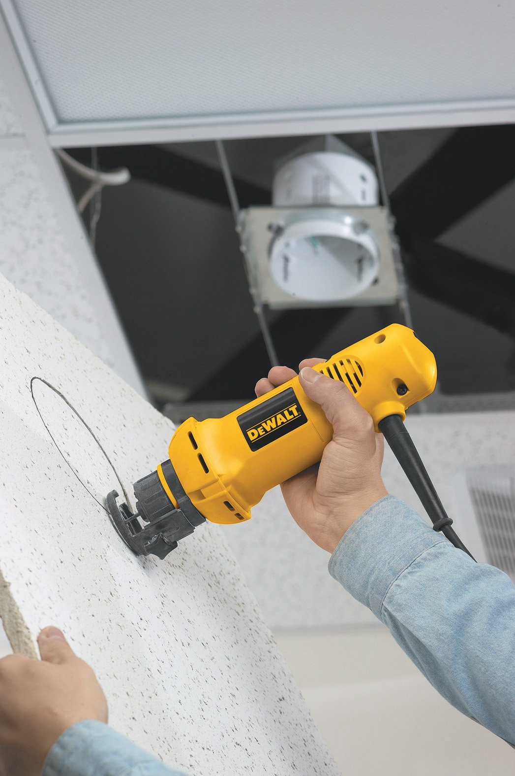 dewalt-dw660-5-amp-corded-rotary-saw-with-1-8-and-1-4-collets image 7