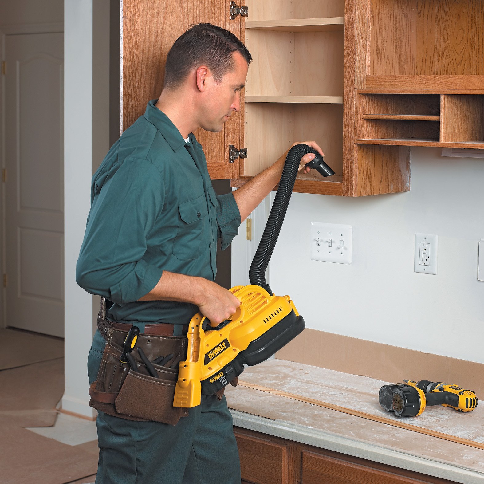 dewalt-dc515k-1-2-gallon-18v-nicd-cordless-wet-dry-vacuum image 5