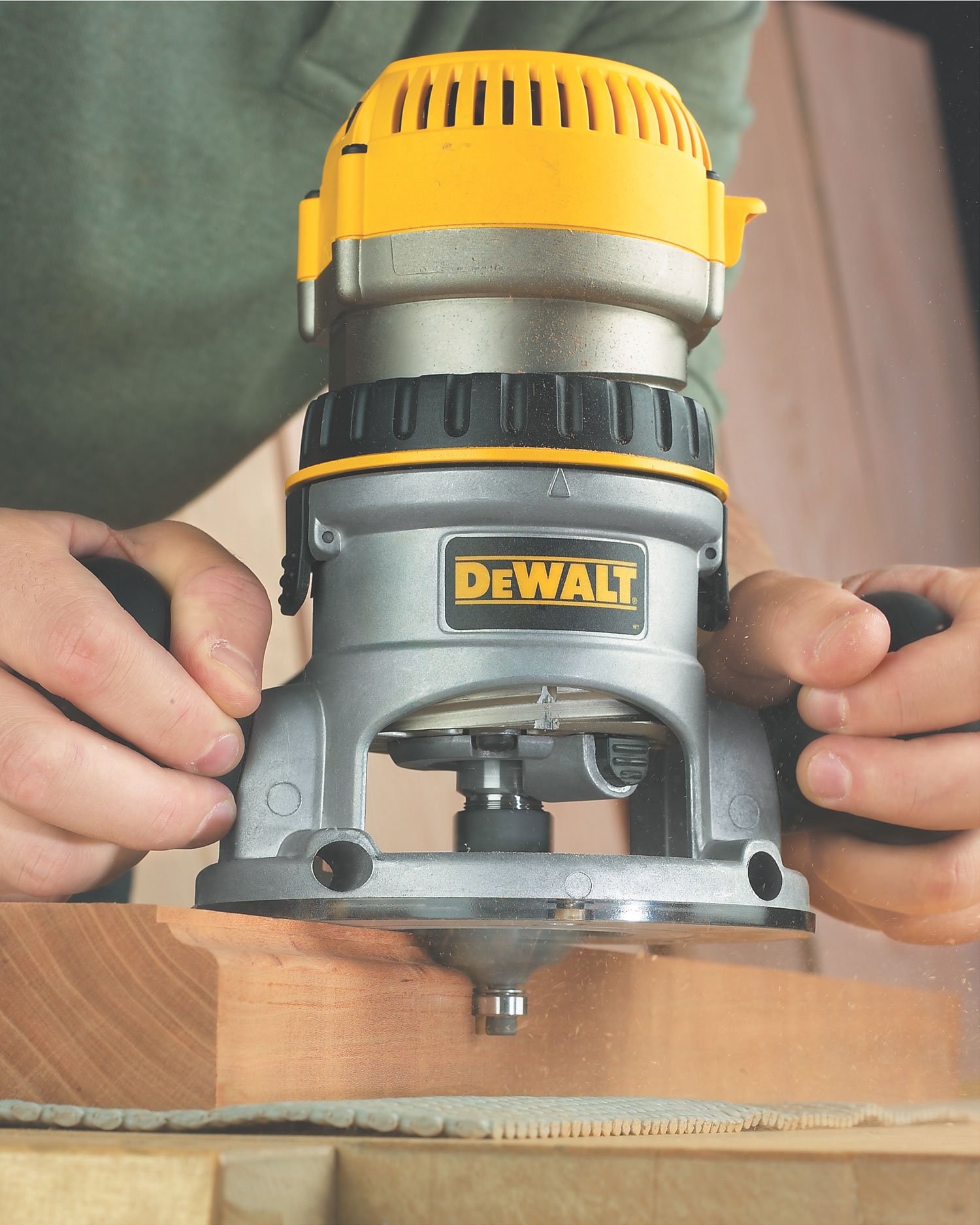 dewalt-dw618k-2-1-4-hp-variable-speed-fixed-base-router image 2