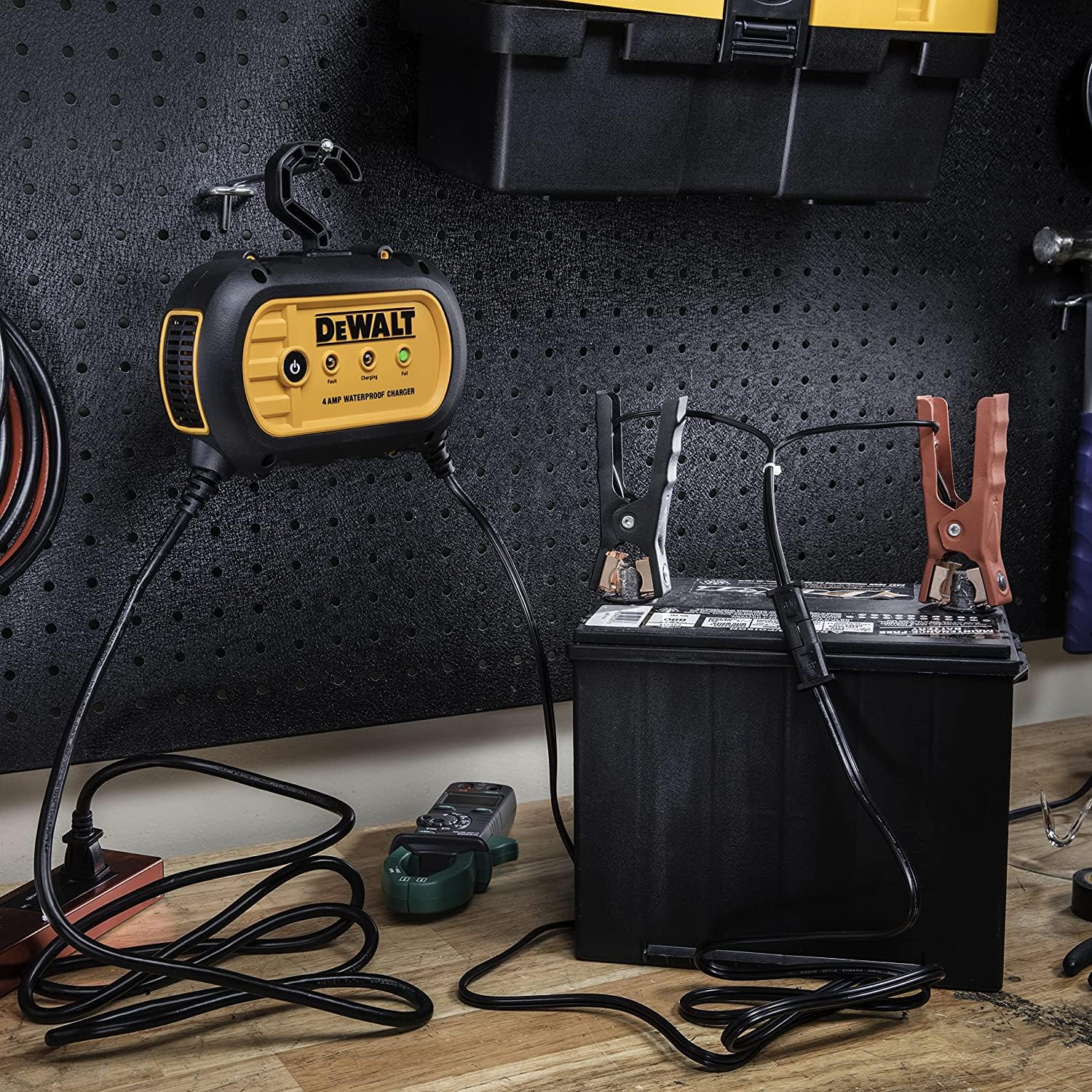 dewalt-dxaewpc4-4a-12v-waterproof-battery-charger-maintainer-with-clamps-ip67 image 7