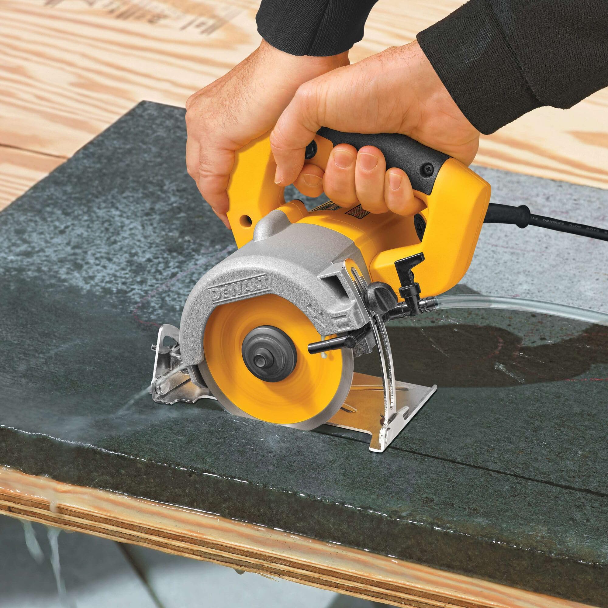 dewalt-dwc860w-4-3-8-inch-wet-dry-tile-saw-10-8-amp image 7