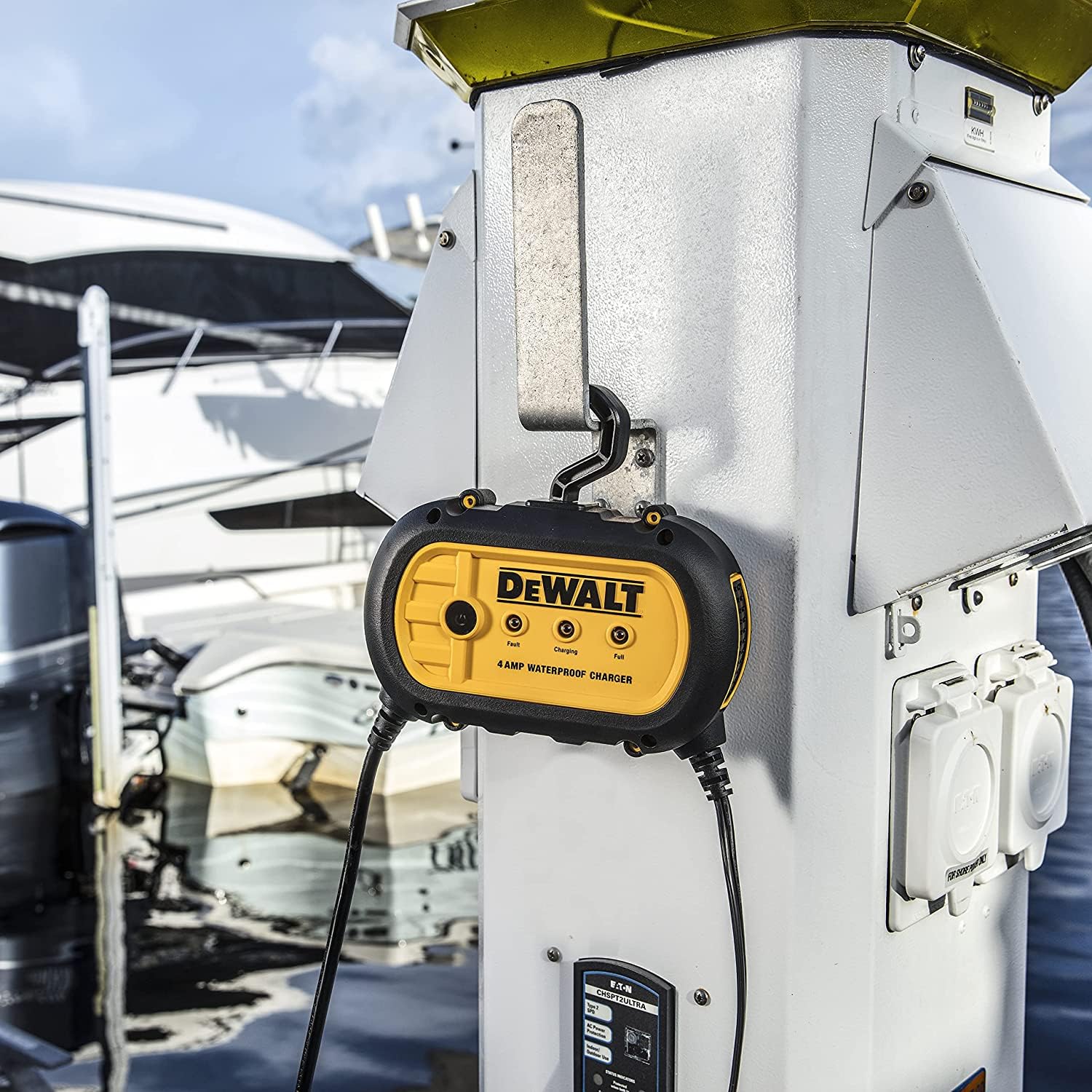 dewalt-dxaewpc4-4a-12v-waterproof-battery-charger-maintainer-with-clamps-ip67 image 5