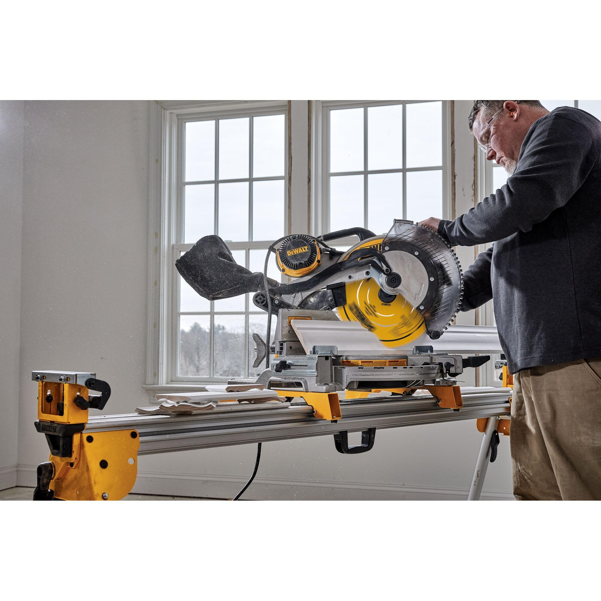 dewalt-dwa112100-12-inch-100-tooth-carbide-miter-saw-blade image 4