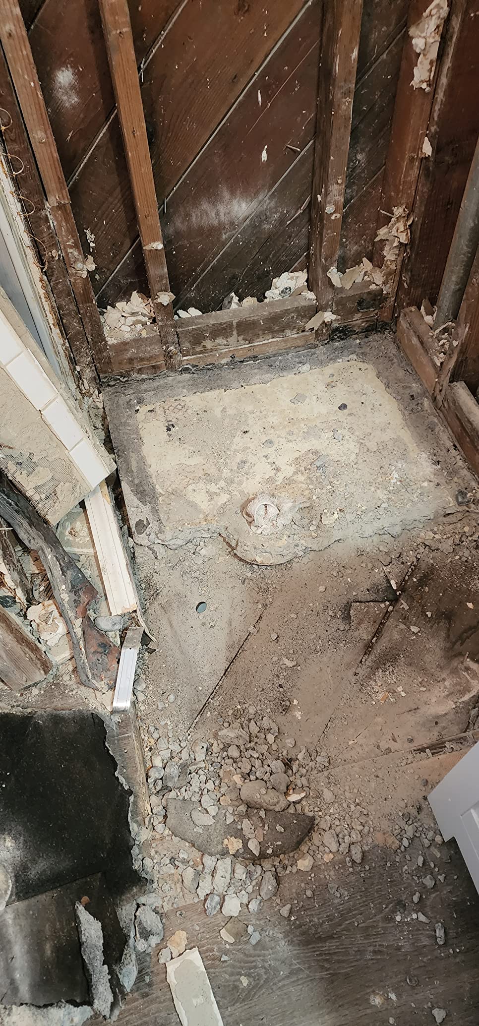 Drills concrete easily