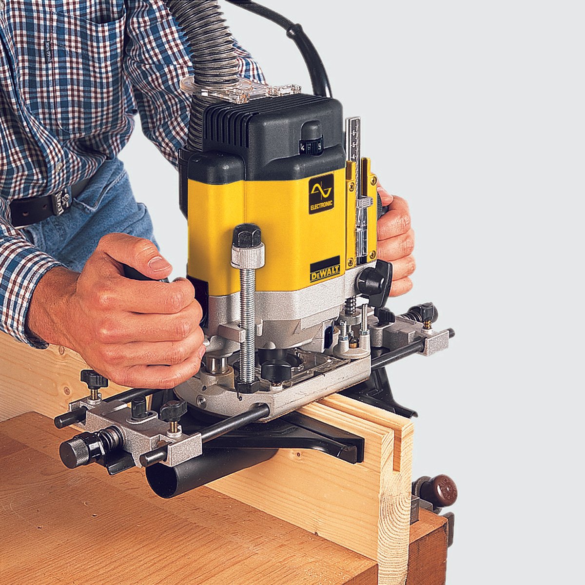 dewalt-dw625-3-hp-plunge-router-with-variable-speed image 3