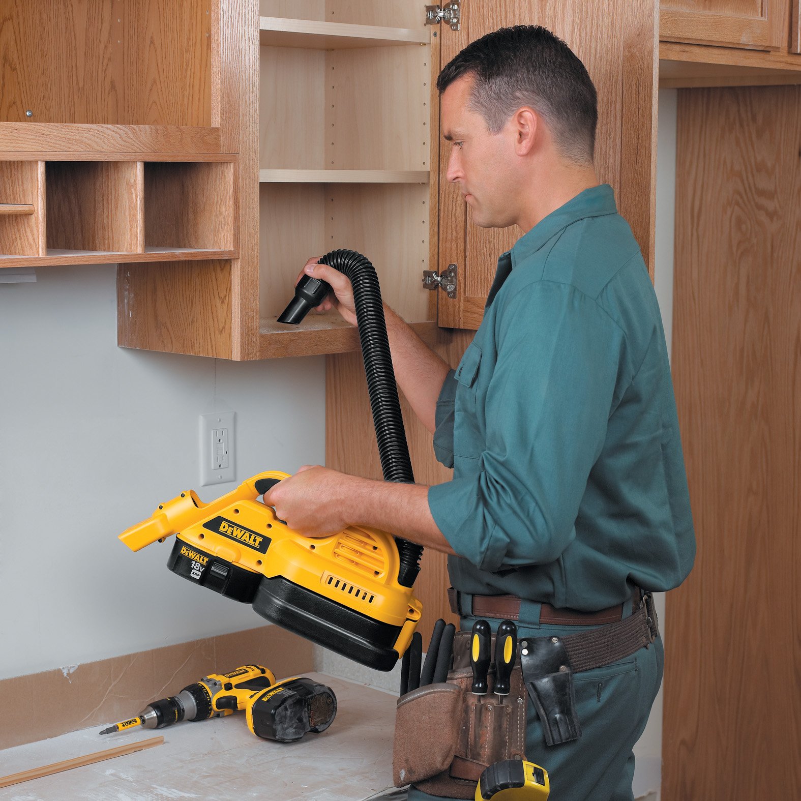dewalt-dc515k-1-2-gallon-18v-nicd-cordless-wet-dry-vacuum image 2