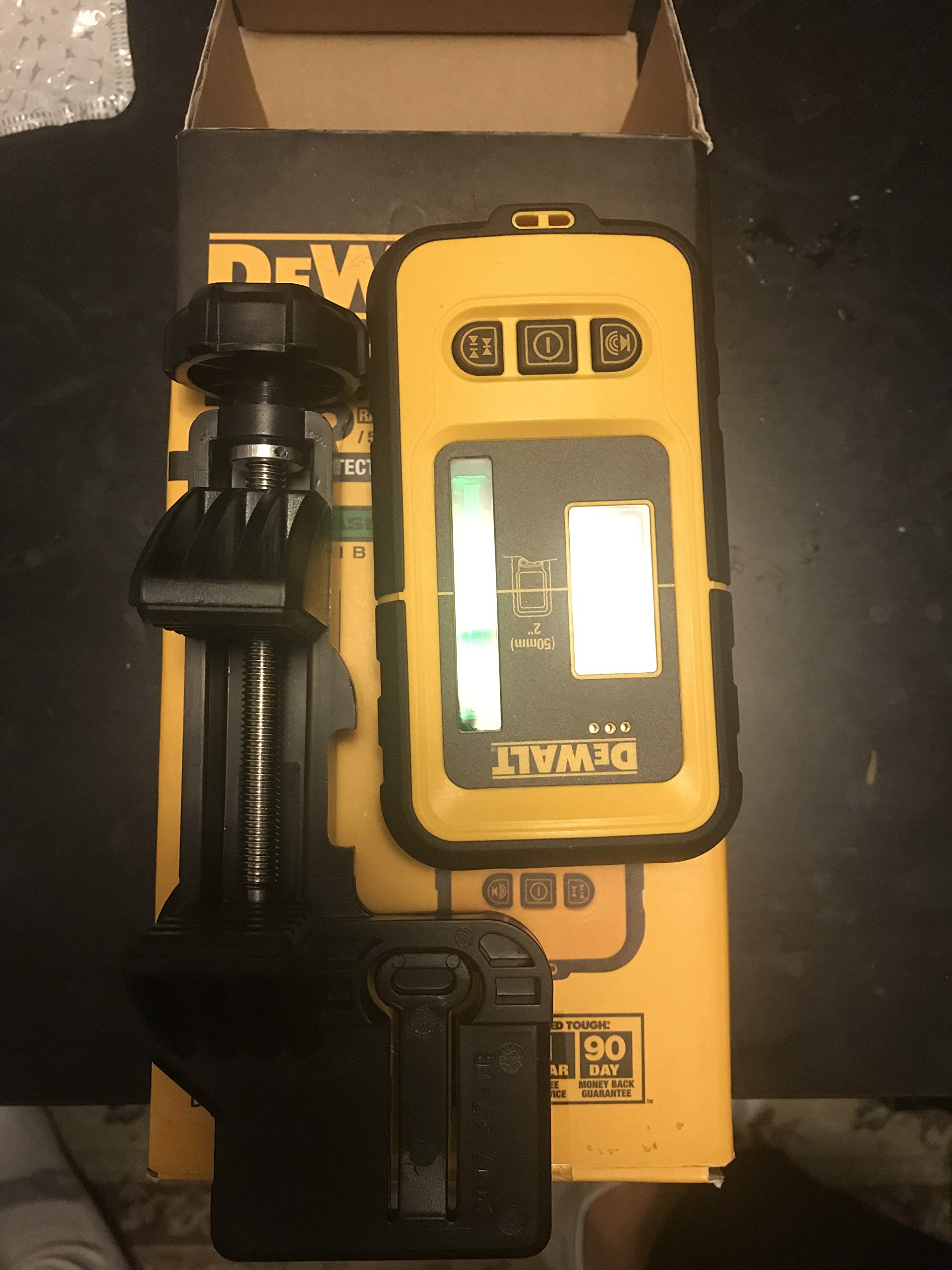 dewalt-dw0892g-green-laser-detector-330-ft-working-range image 3