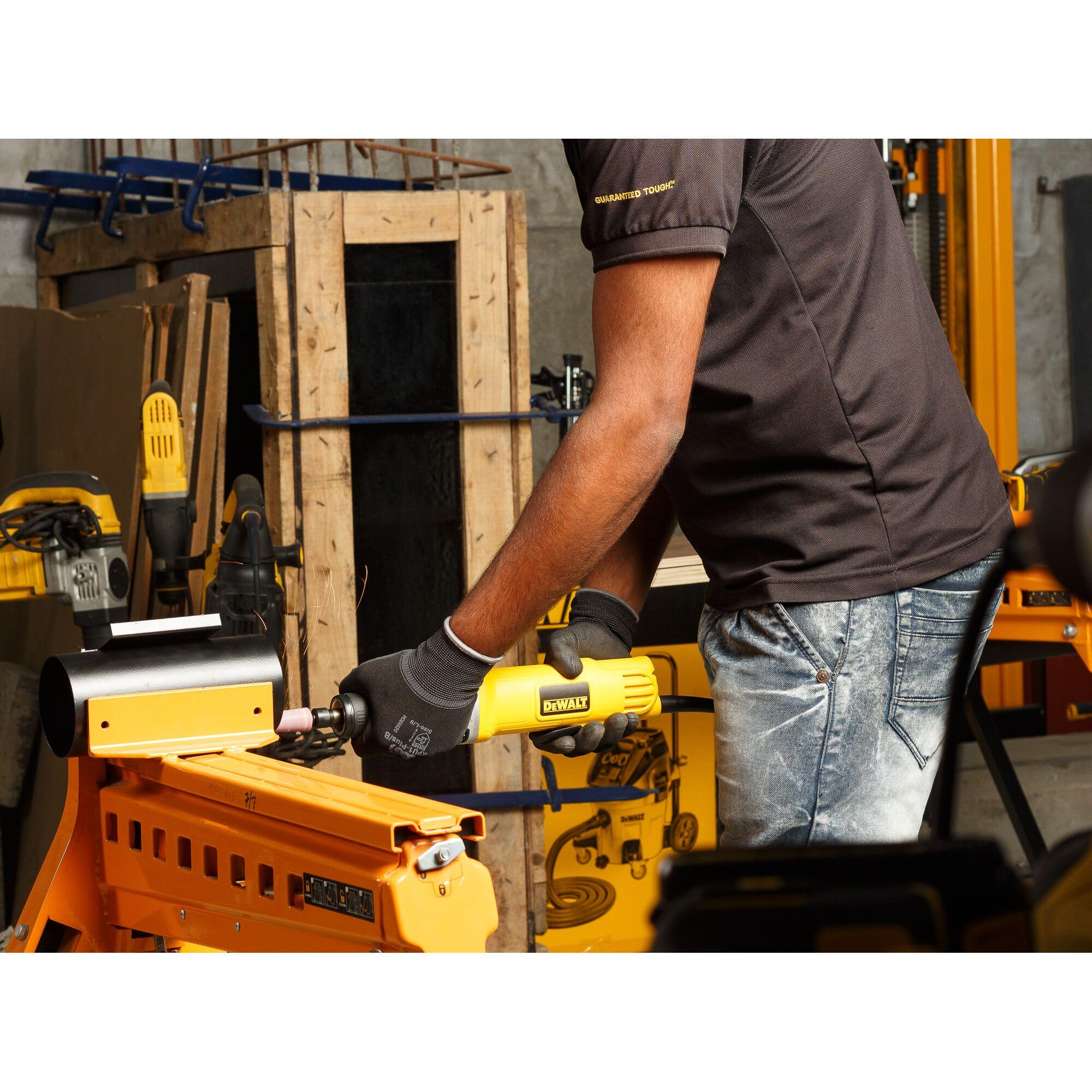 dewalt-dwe4887-die-grinder-1-1-2-in-4-2-amp-25-000-rpm-ac-dc image 7