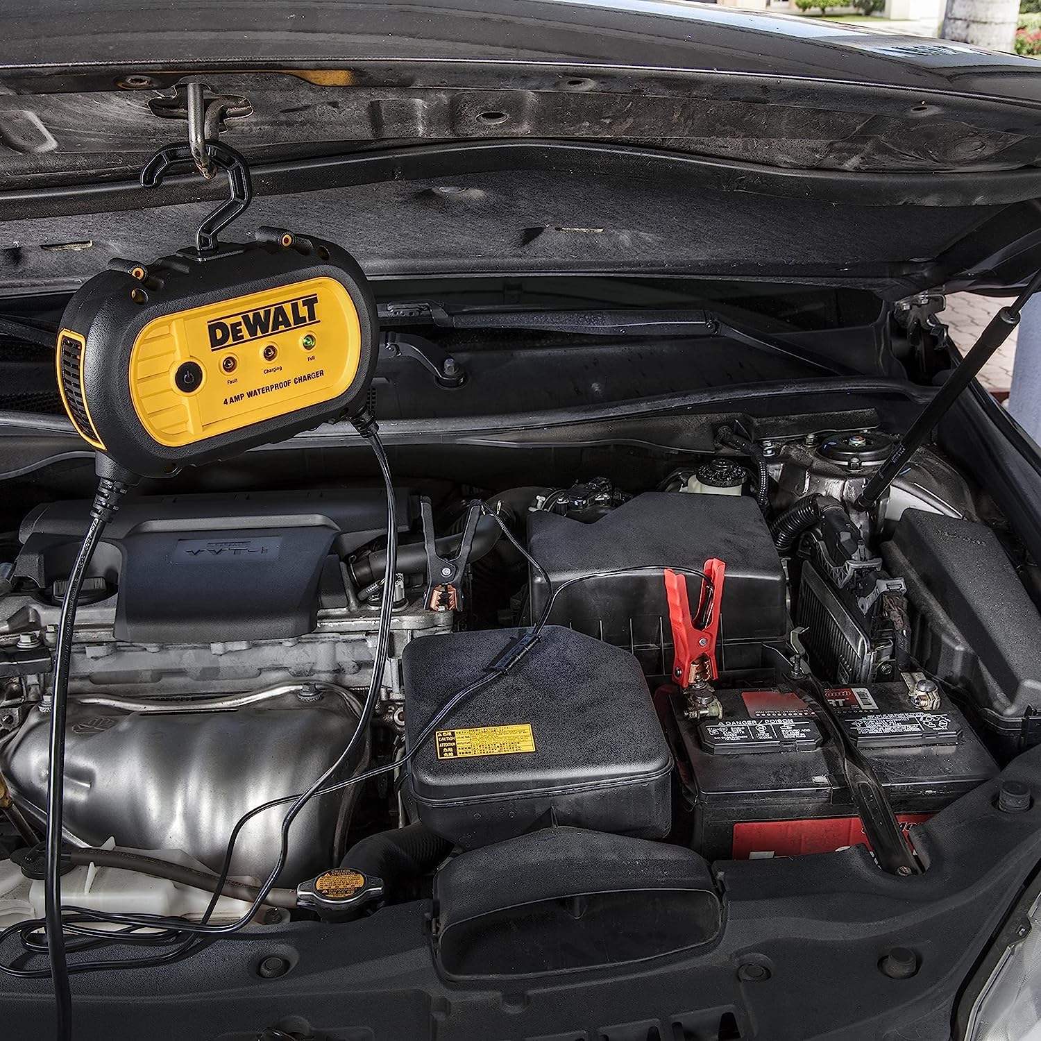 dewalt-dxaewpc4-4a-12v-waterproof-battery-charger-maintainer-with-clamps-ip67 image 6