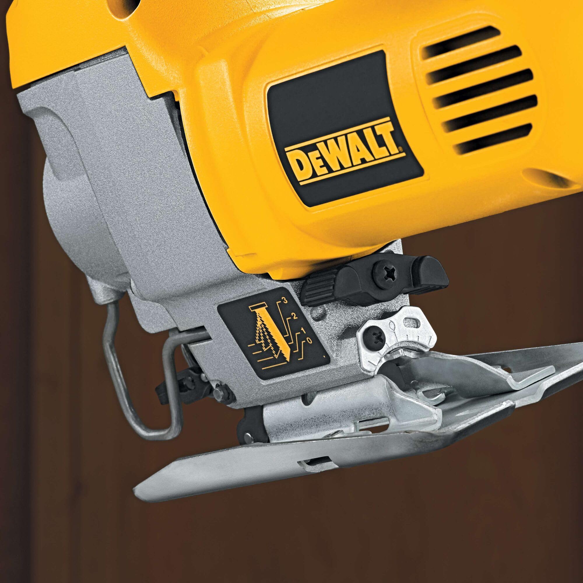 dewalt-dw317-5-5-amp-variable-speed-orbital-jigsaw image 3