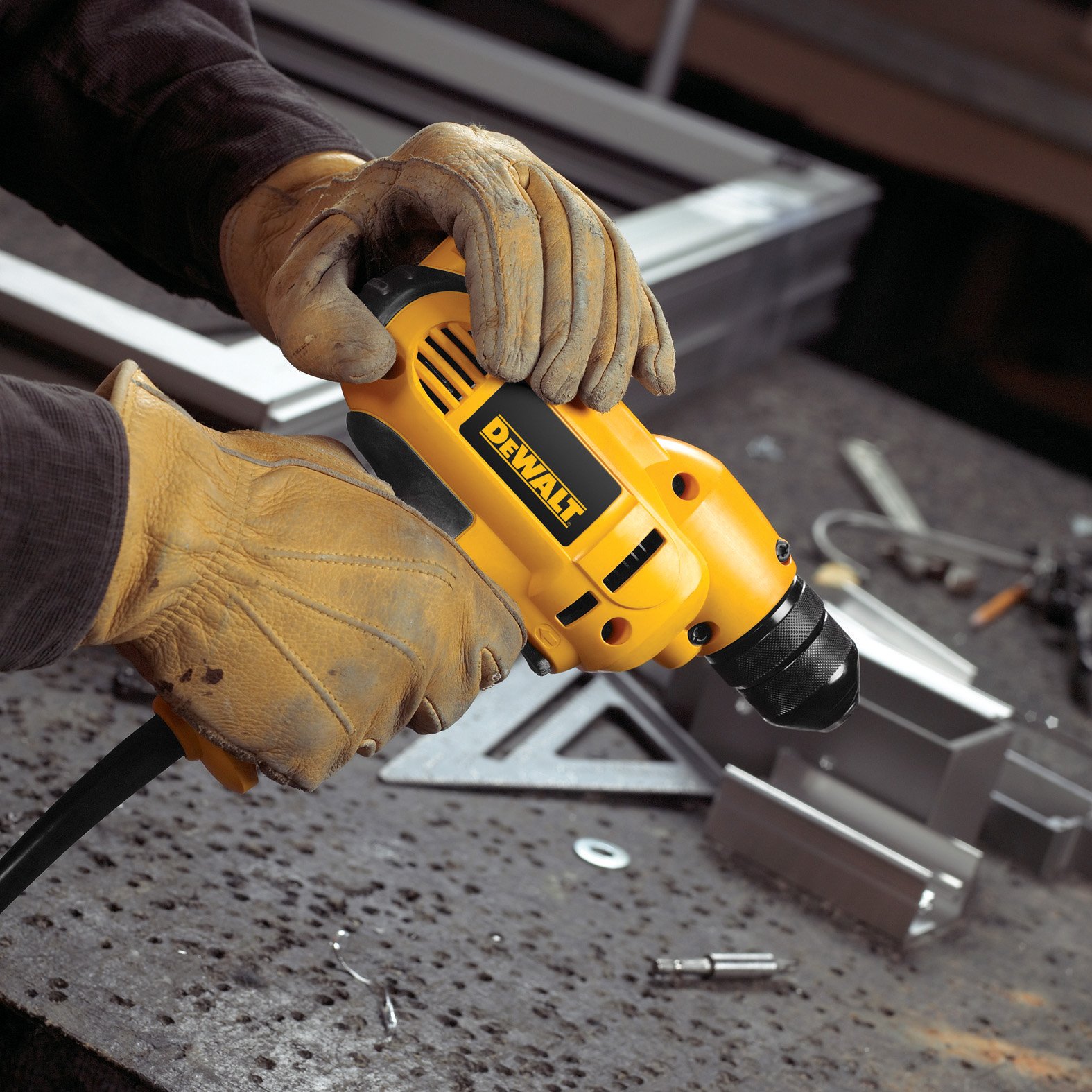 dewalt-dwd115k-3-8-inch-8-amp-variable-speed-corded-drill image 5