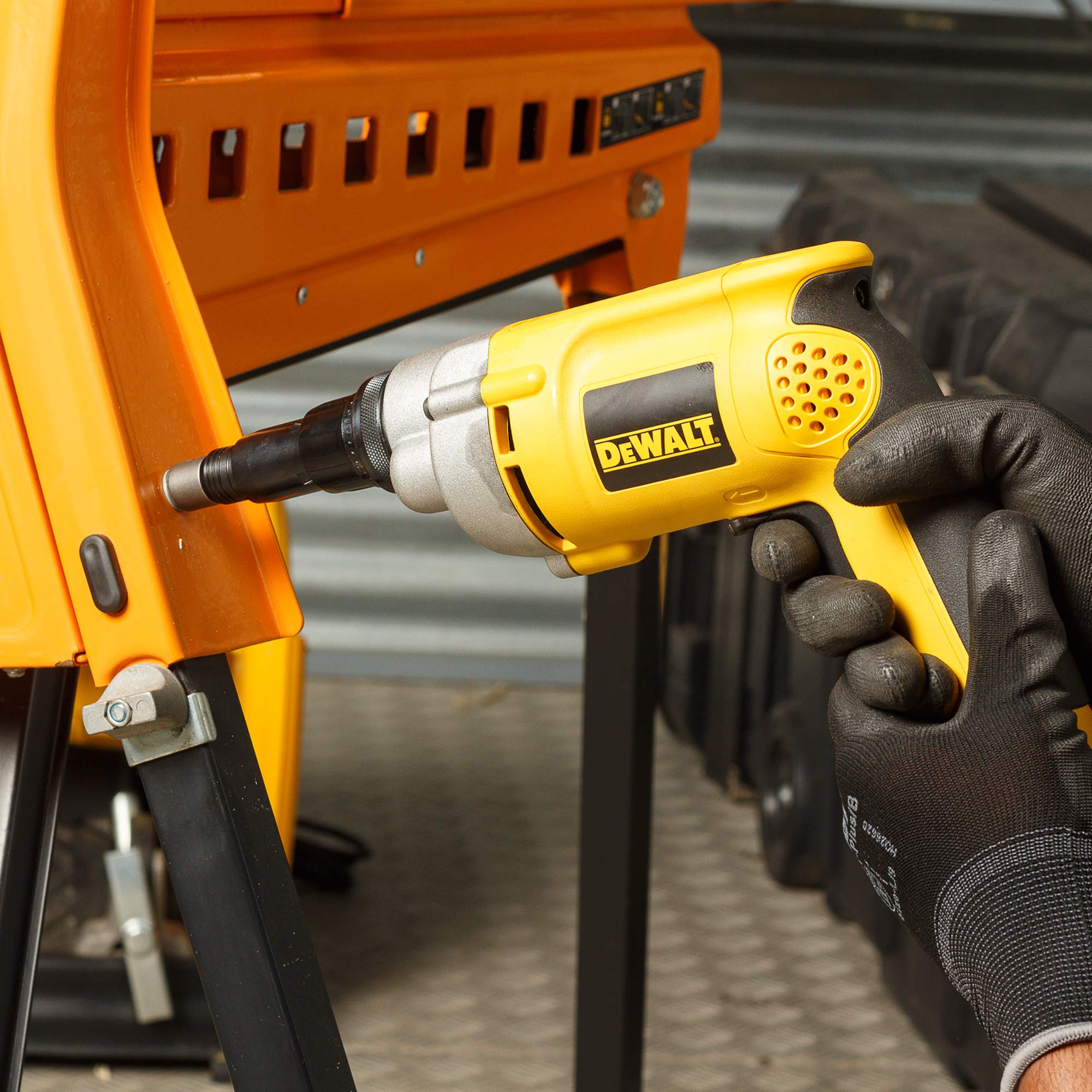 dewalt-dw269-6-5-amp-1-000-rpm-drywall-screw-gun image 8
