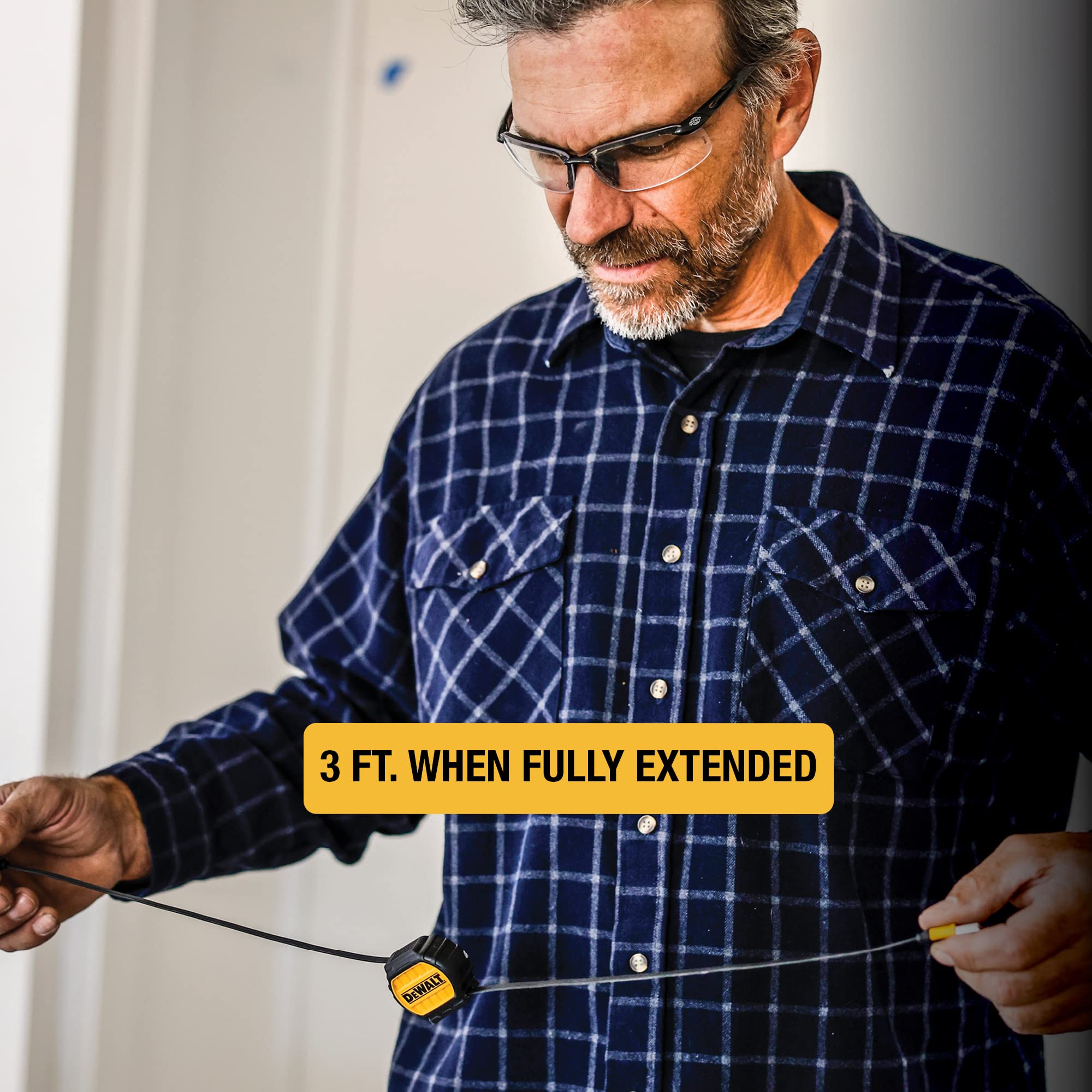 dewalt-heavy-duty-3-in-1-retractable-multi-charging-cable-3ft-lightning-usb-c-mi image 5