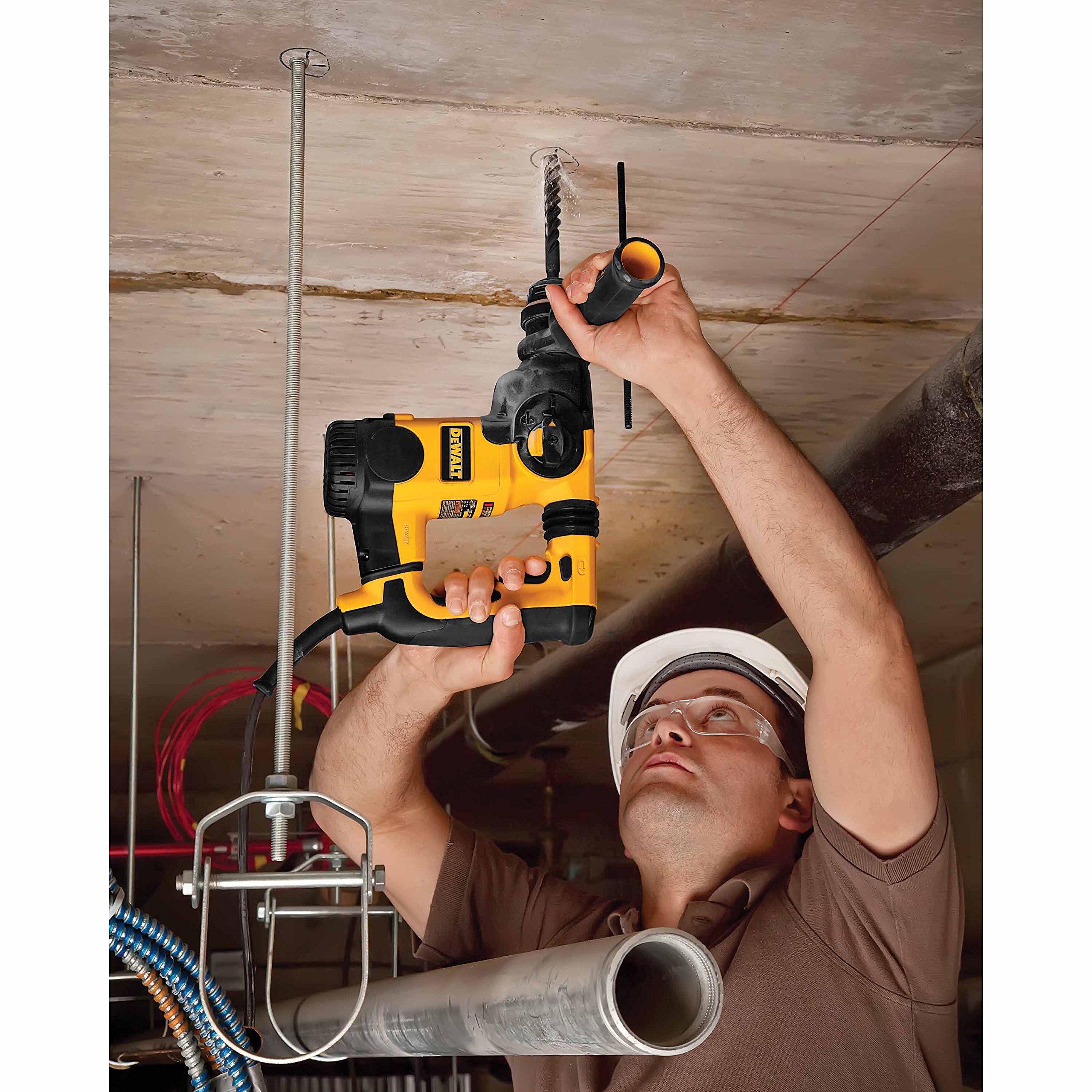 dewalt-d25323k-1-inch-l-shape-sds-rotary-hammer-kit-with-active-vibration-contro image 4