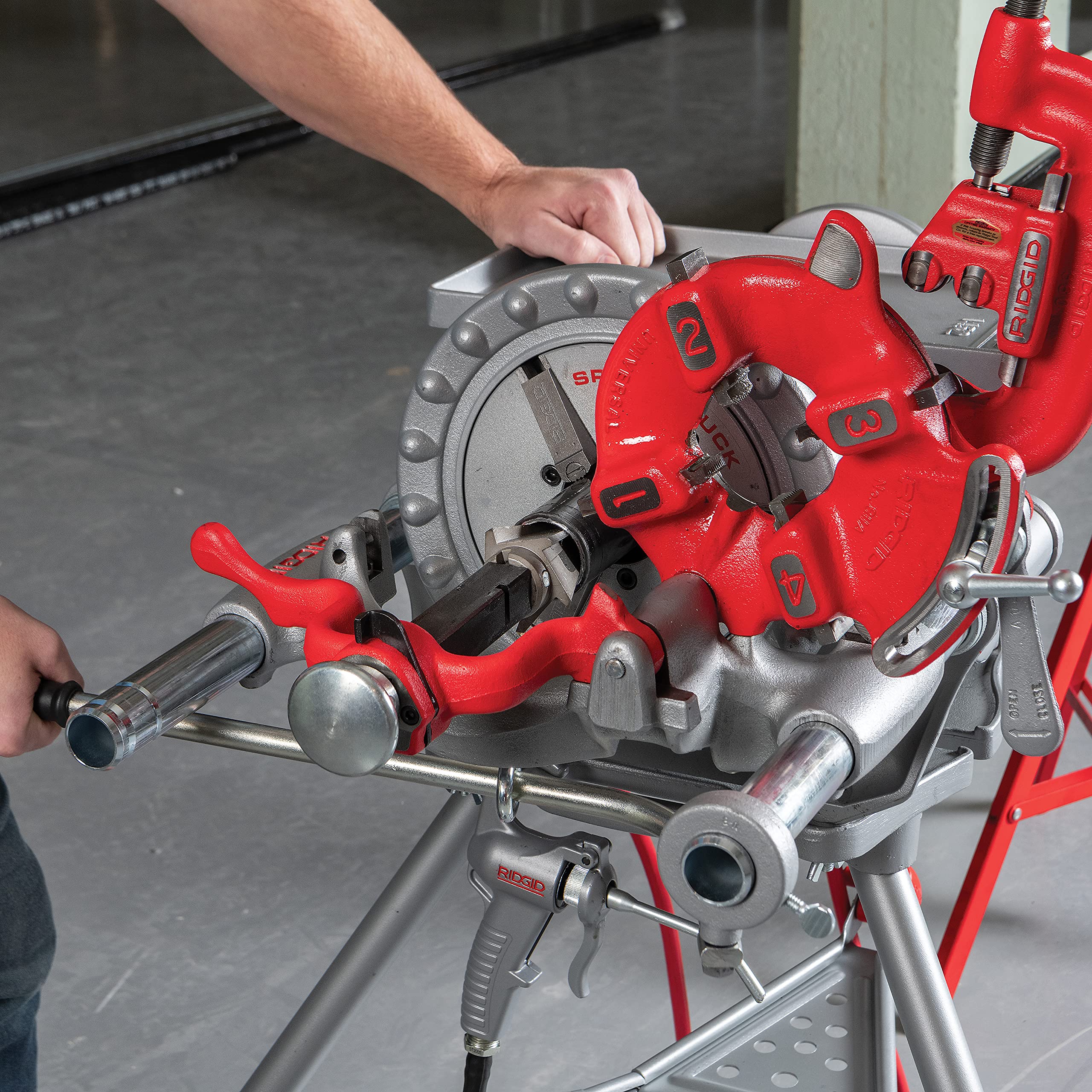ridgid-300-power-drive-complete-pipe-threading-machine-15682-38-rpm-with-die-hea image 8