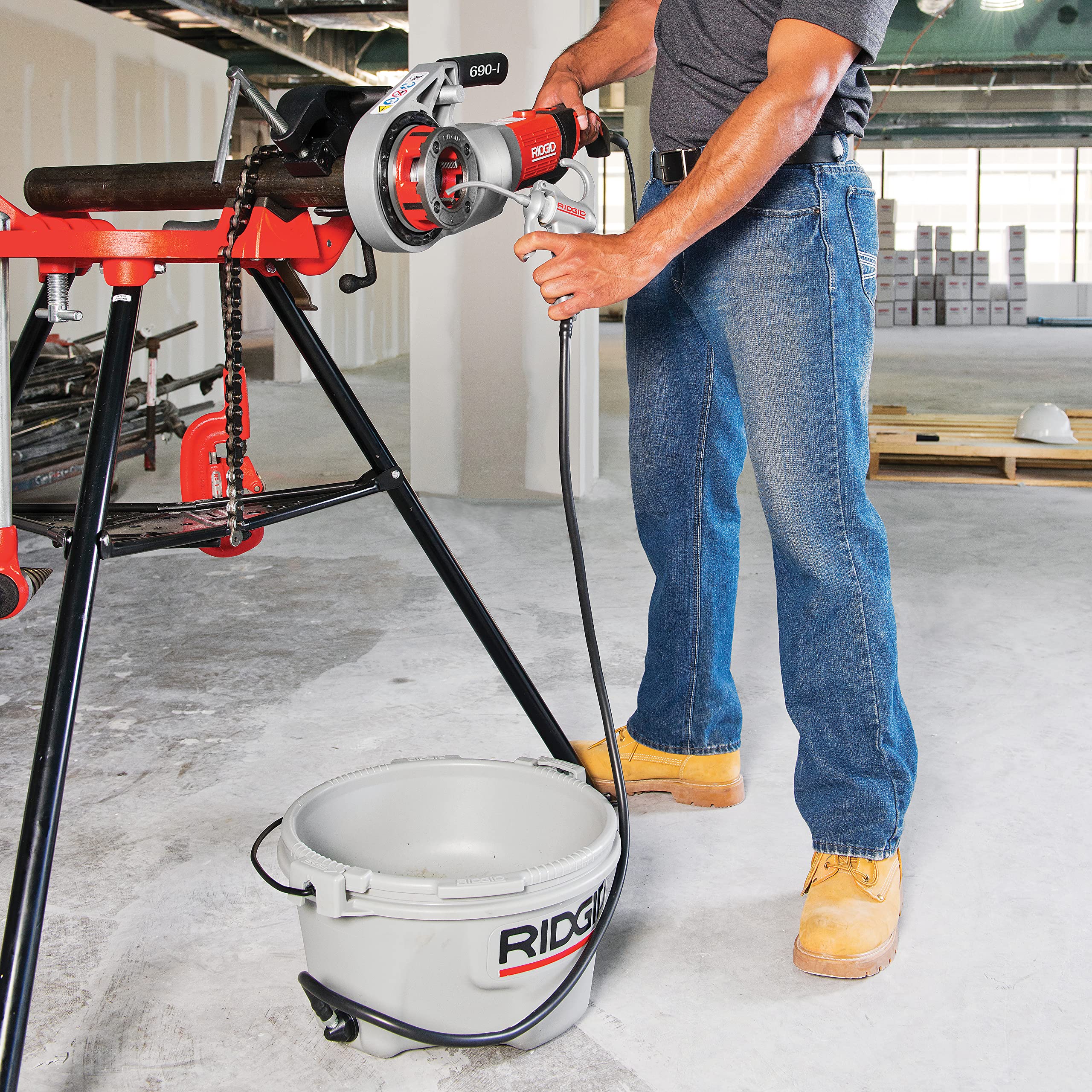 ridgid-418-handheld-oiler-bucket-with-1-gallon-thread-cutting-oil image 8